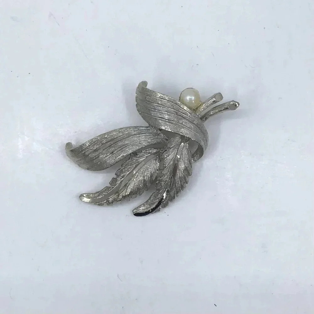 Vintage 1950s BSK Woolworth's Brooch Pin Silver Tone Leaves Feathers Faux Pearl - Picture 8 of 11